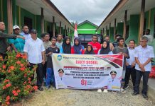 Berbagi Kebahagiaan Kemerdekaan, Pemda Teluk Bintuni Bagikan Sembako dan Kulkas