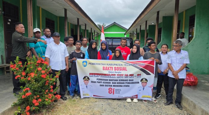 Berbagi Kebahagiaan Kemerdekaan, Pemda Teluk Bintuni Bagikan Sembako dan Kulkas