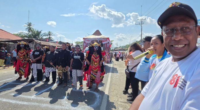 Dipimpin Ketua Wagiman, Penampilan Karnaval Pakuwojo Menghibur Masyarakat Bintuni