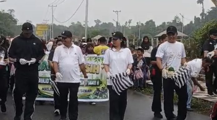 Bupati Anisto Pimpin Jalan Bersih Bersama Ratusan Warga Bumi Saniari