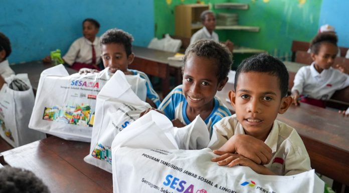 Pertamina Hadirkan Program SESAMA untuk Dorong Semangat Belajar Anak di Doromena Papua