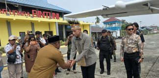 Disambut Wabup Joko Lingara, Perwira Tinggi Mabes TNI Kunjungi Kampung Banjar Ausoy