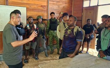 Persiapan Pemulangan Pengungsi Moskona, Bupati Anisto Akan Rehab Rumah Penduduk dan Fasilitas Kampung