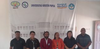 Mahasiswa MSP UKiP Sorong Elison Walianggen Teliti Indeks Kebersihan Pantai Suprau