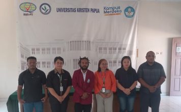 Mahasiswa MSP UKiP Sorong Elison Walianggen Teliti Indeks Kebersihan Pantai Suprau